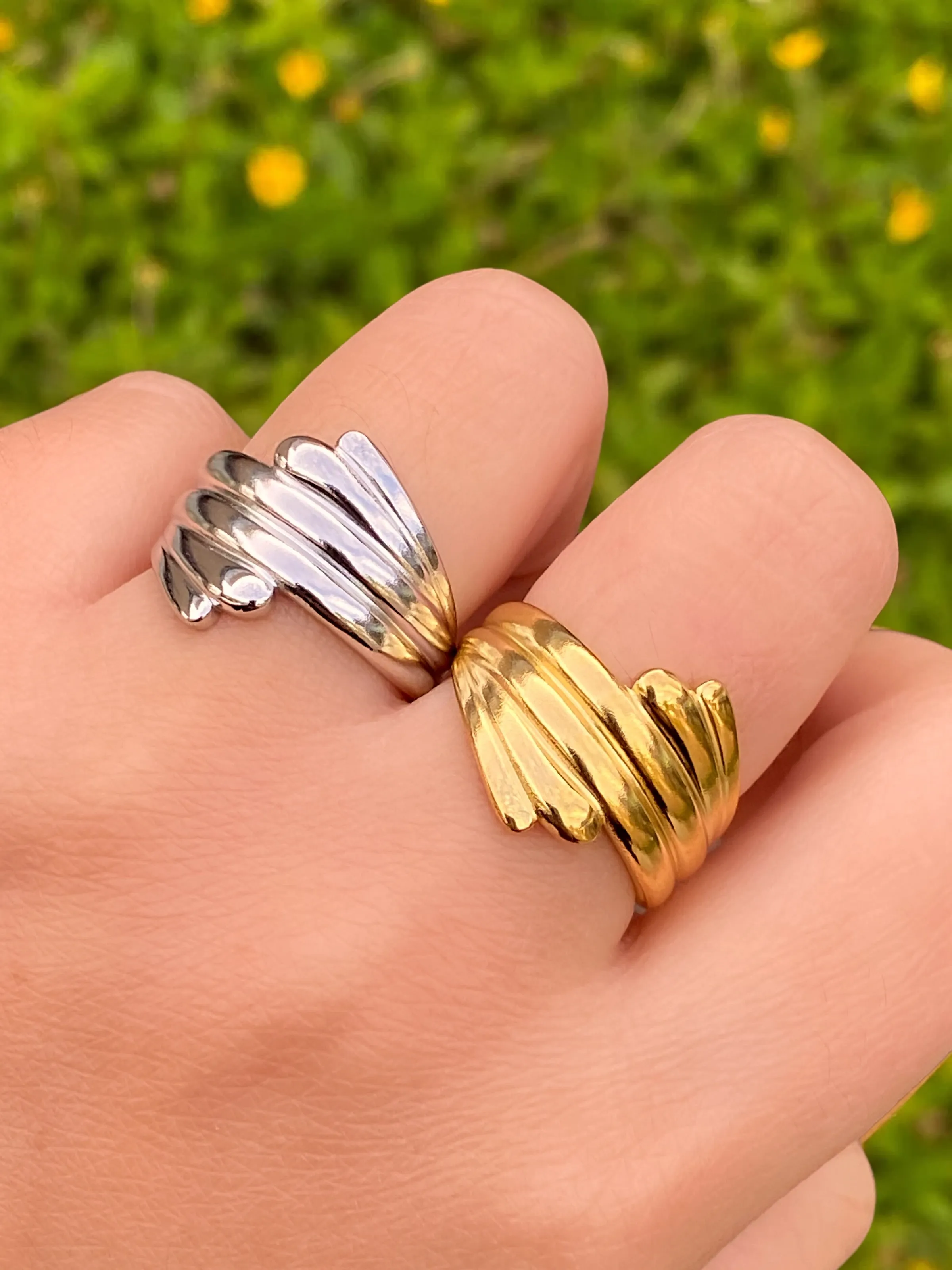 Anillo Con Lineas Cruzadas