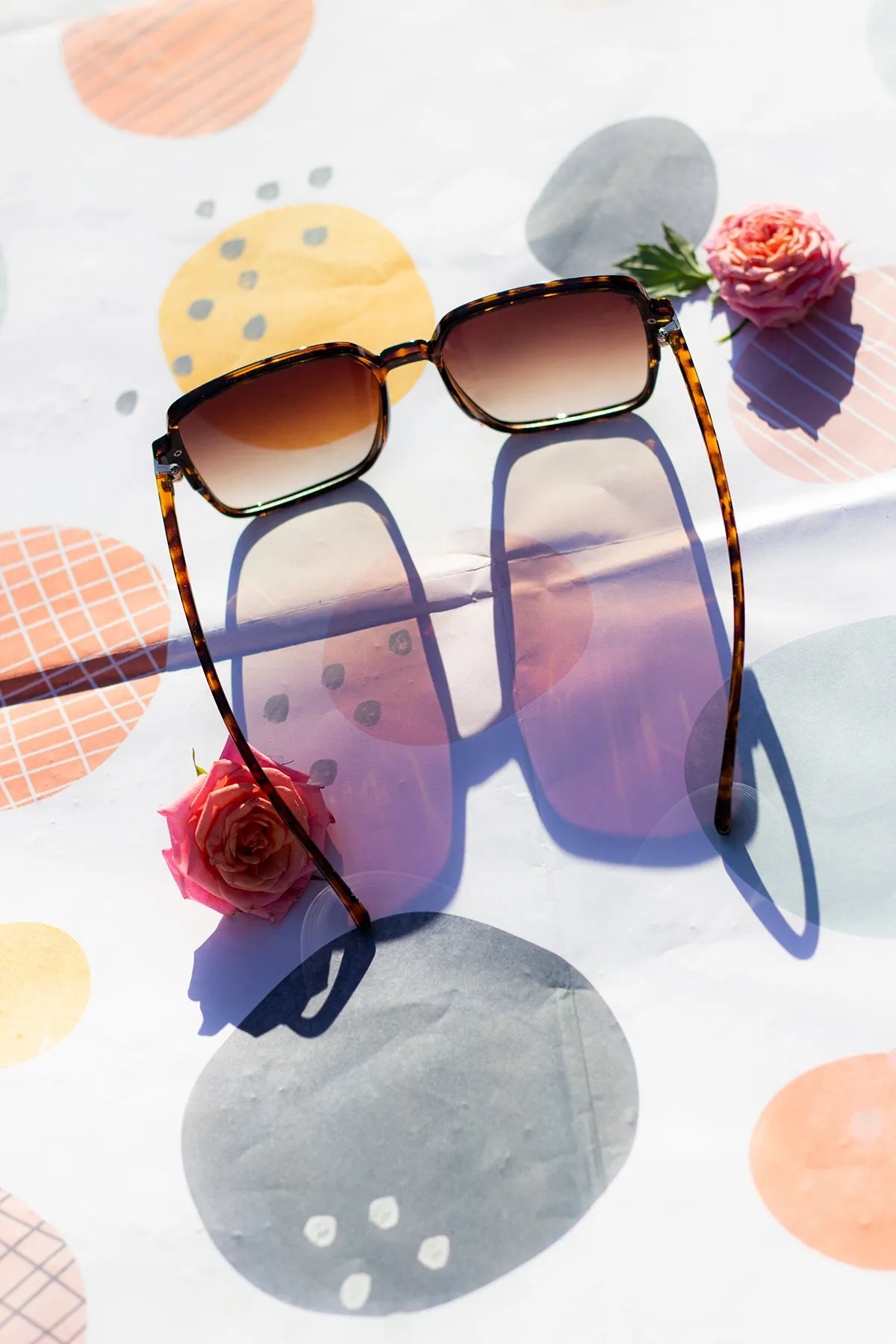 Elegant Square Side Metal Detail Sunglasses