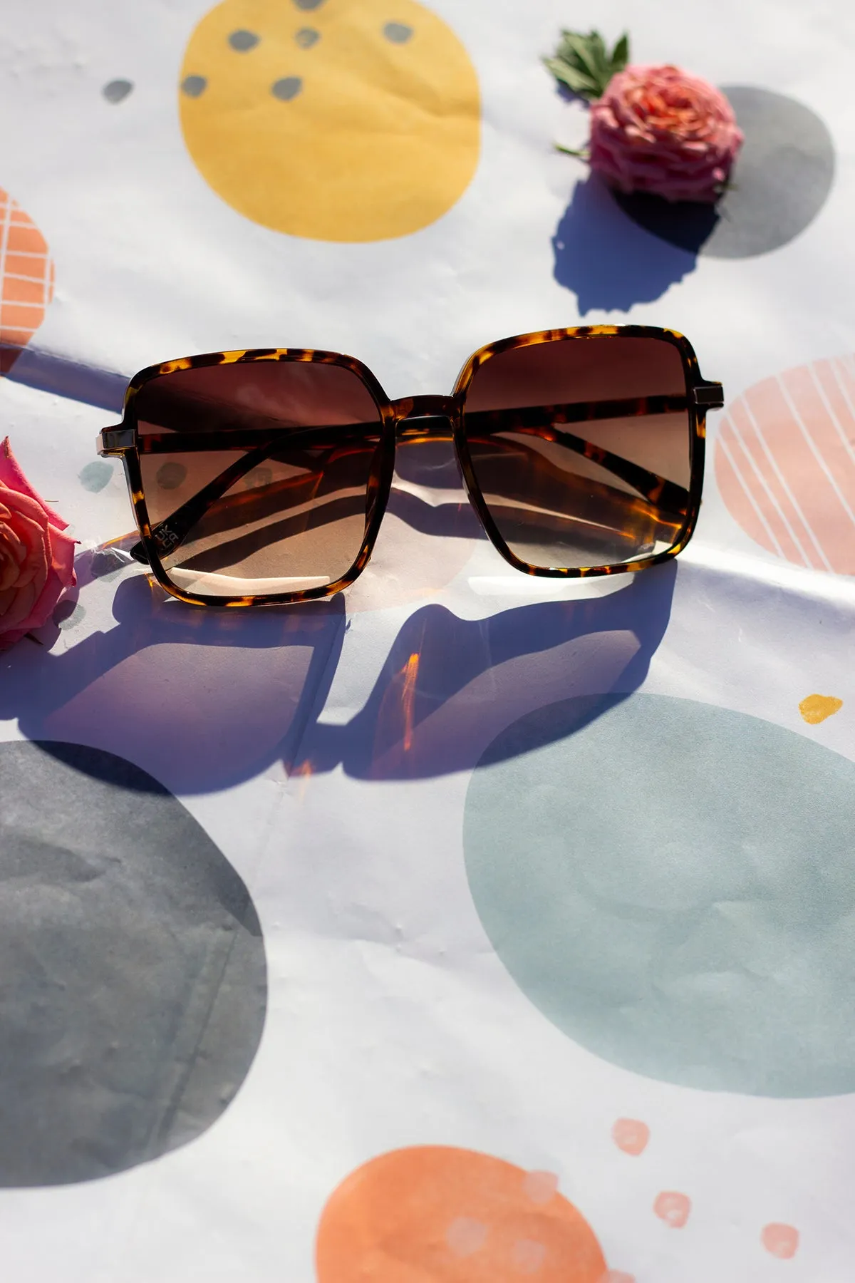 Elegant Square Side Metal Detail Sunglasses