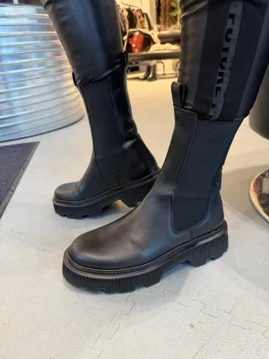 KMB Sort skolett med strikk i siden og chunky såle