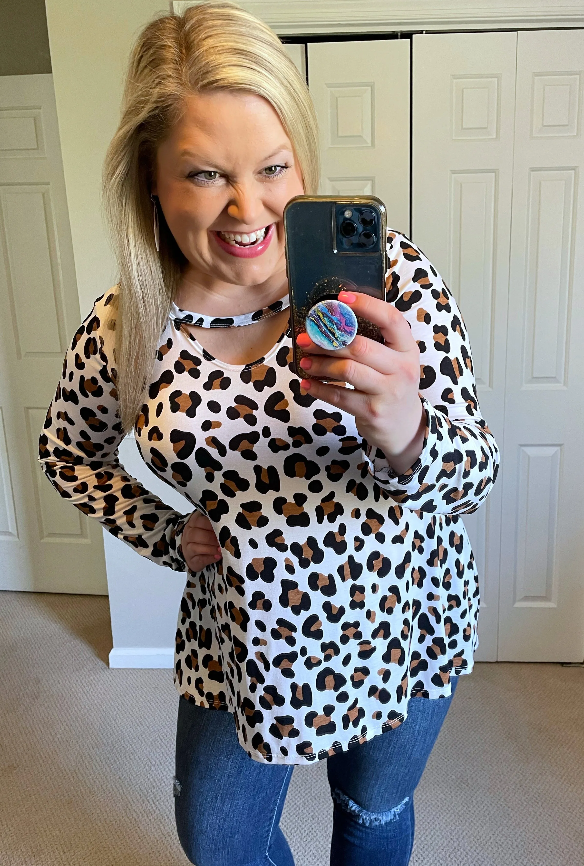 Long-Sleeved Swing Top with Pockets in Cheetah