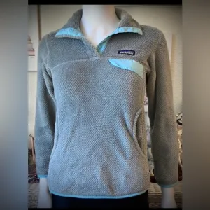 Patagonia retool fleece pullover jacket blue grey in color size XXS