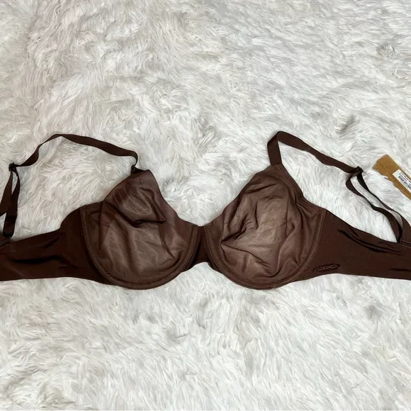 SKIMS Molded Unlined Demi Bra
