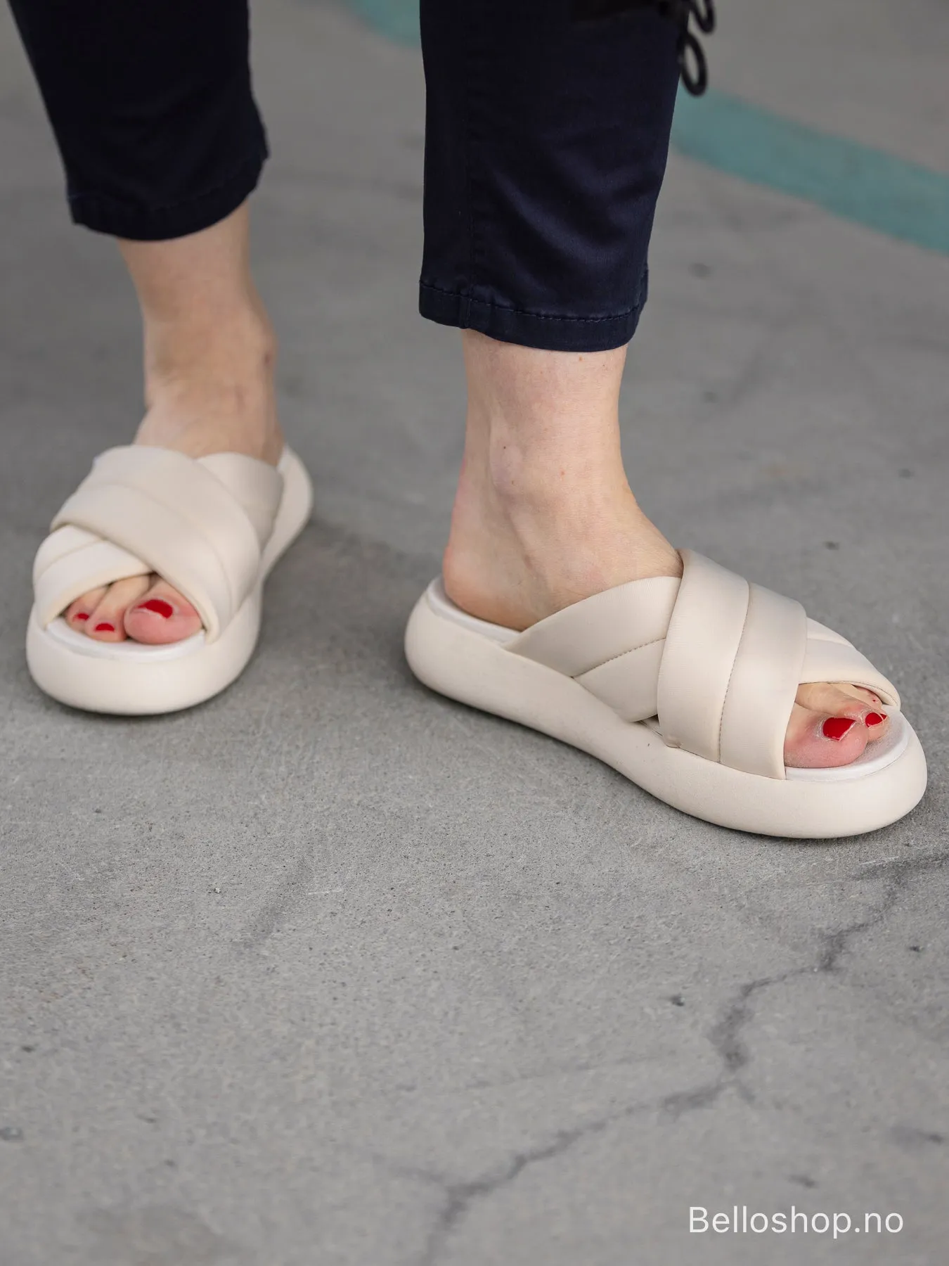 TOMS Beige stoffsandal med lys chunky såle